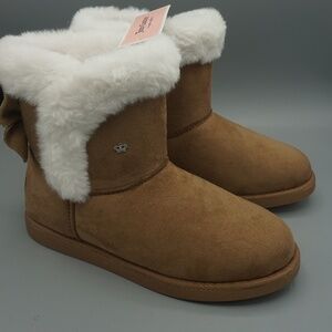 Juicy Couture Women's Krazey Kute Embellished Cold Weather Cozy PullOn Boots 4M